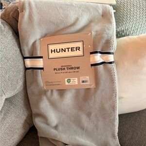 HUNTER Grey Fleece throw